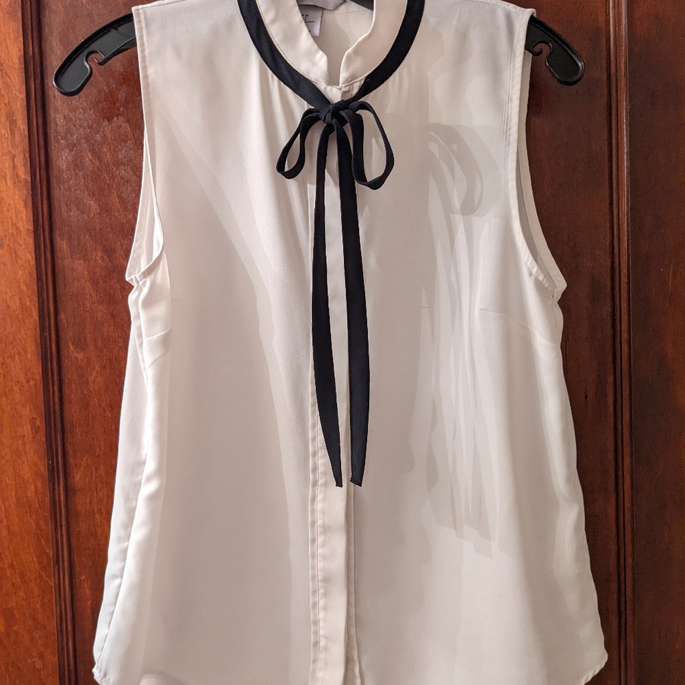 Sleeveless white blouse with tie
